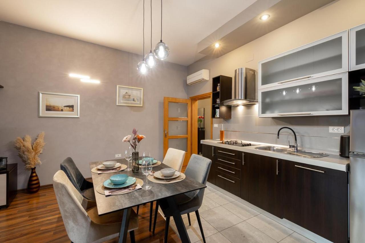 Penthouse J&a Apartment *